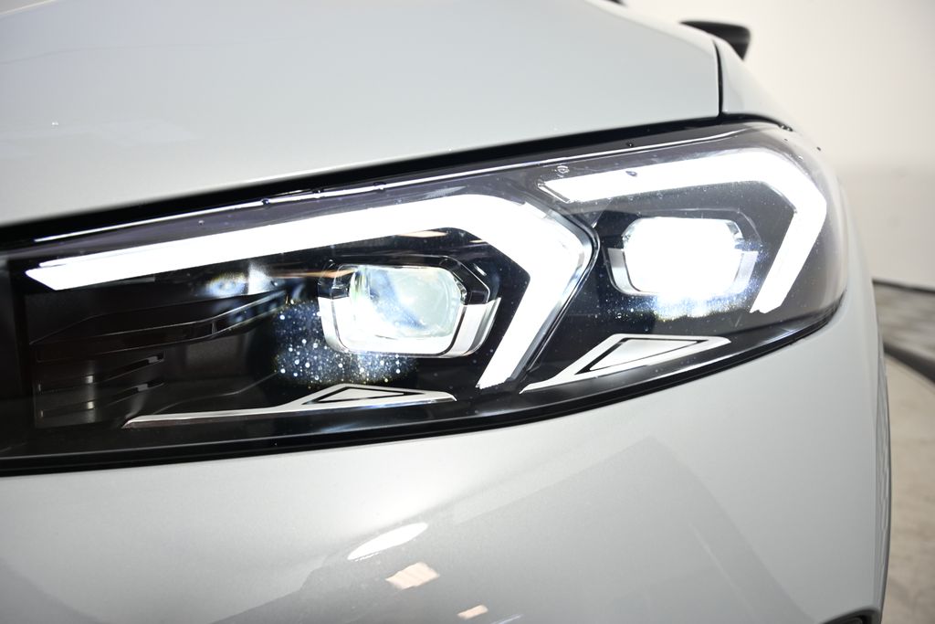 Thumbnail: 2025 BMW 3 Series - 9