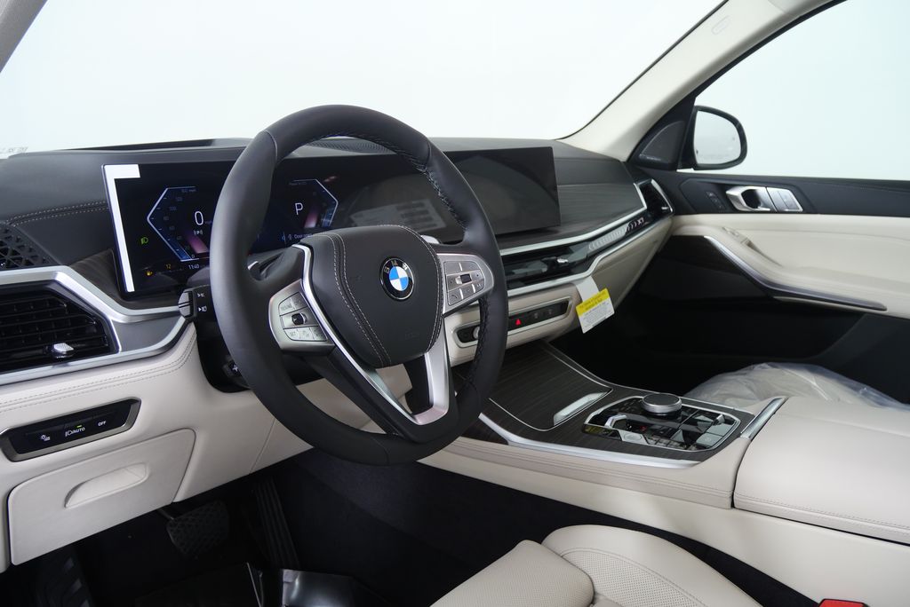 Thumbnail: 2026 BMW X7 - 12