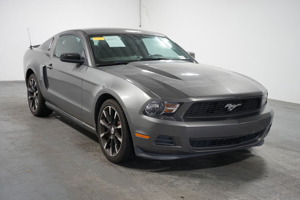 2011 Ford Mustang Premium 3