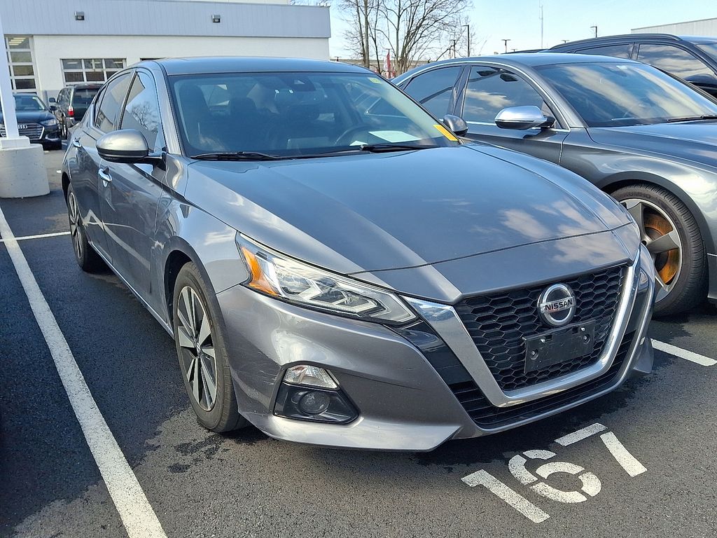 Thumbnail: 2019 Nissan Altima - 3