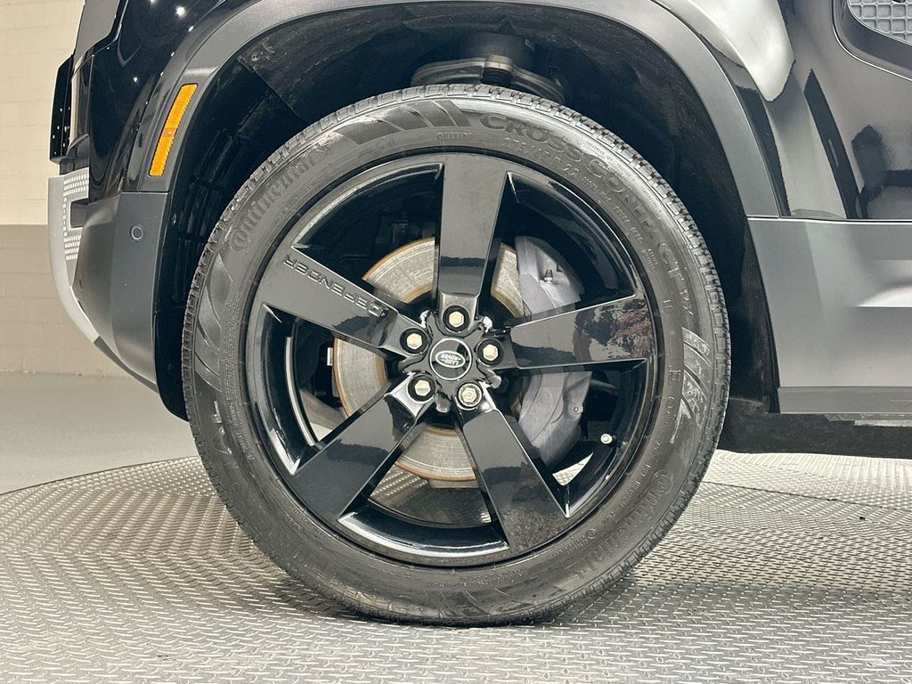 Thumbnail: 2023 Land Rover Defender - 5