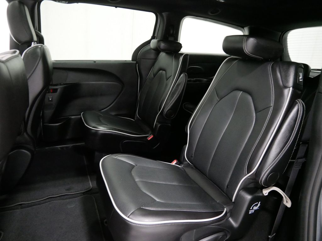 Used 2026 Chrysler Pacifica Van