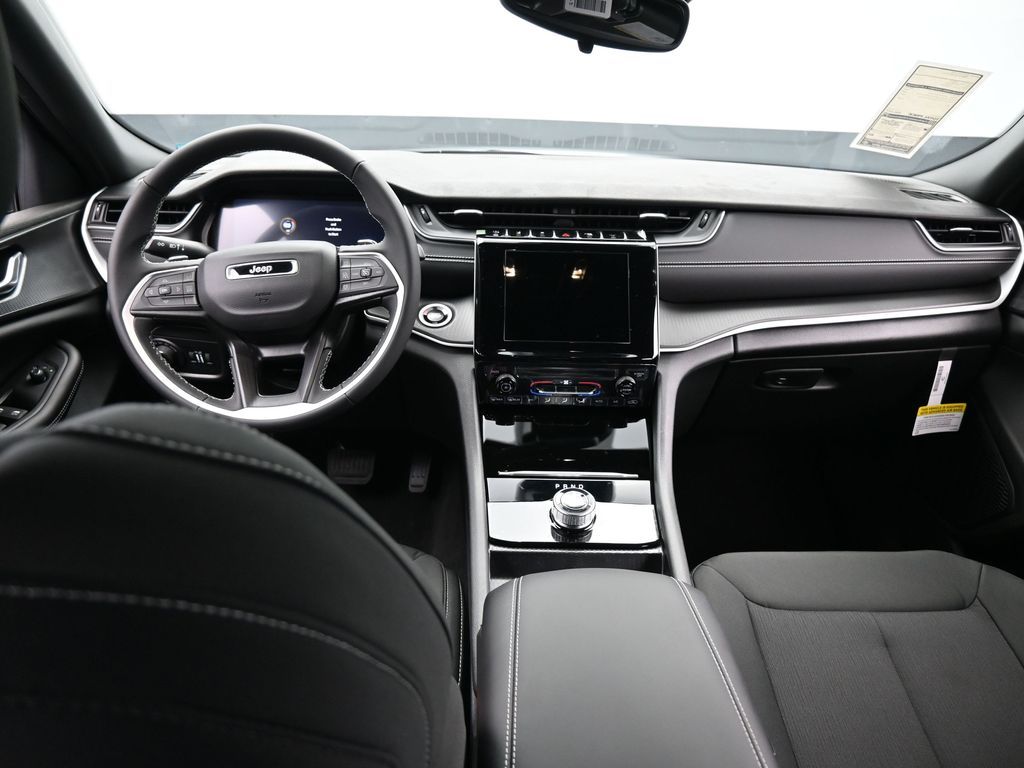 Used 2024 Silver Zynith Jeep Laredo image 31