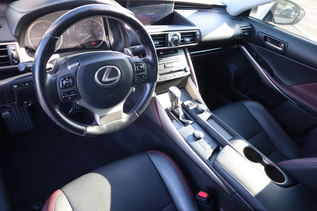 Thumbnail: 2017 Lexus IS - 9