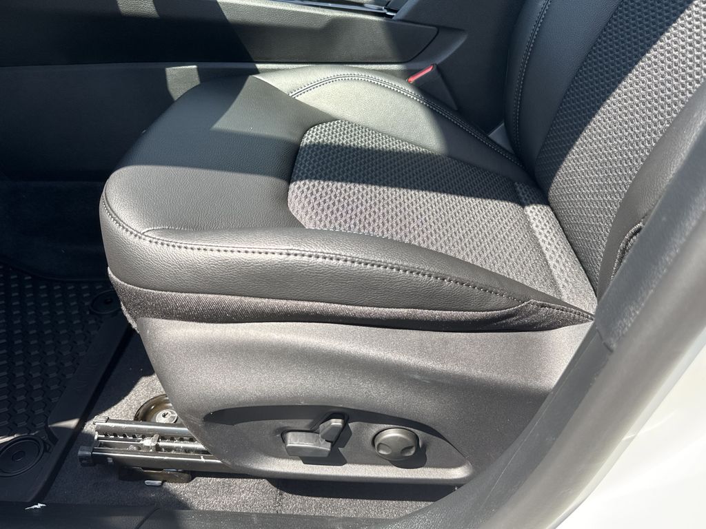 2026 Jeep Compass Latitude White at Victoria Chrysler Dodge Jeep Ram
