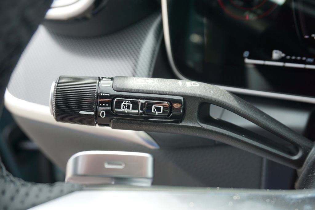 2025 Mercedes-Benz GLC 350 25