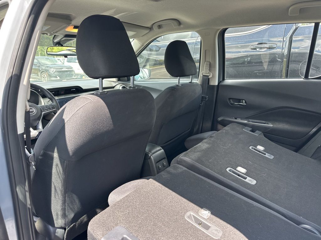 2022 Boulder Gray Pearl Nissan Kicks SV FWD SUV