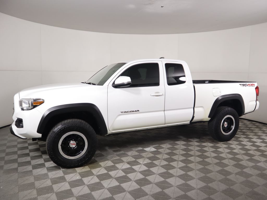 Thumbnail: 2017 Toyota Tacoma - 8