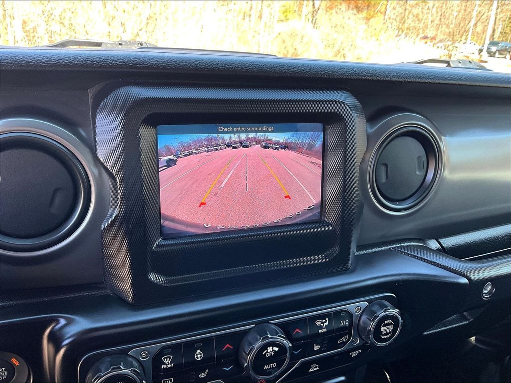 2023 Jeep Wrangler — photo 19