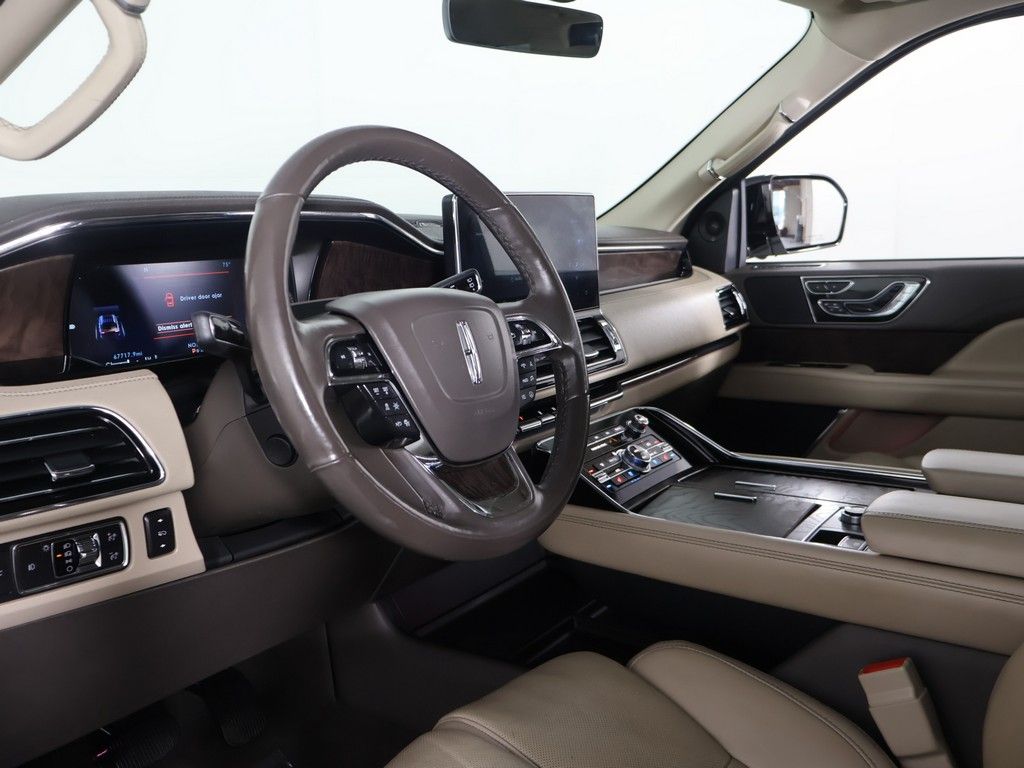 Used 2022 White Lincoln Reserve image 35