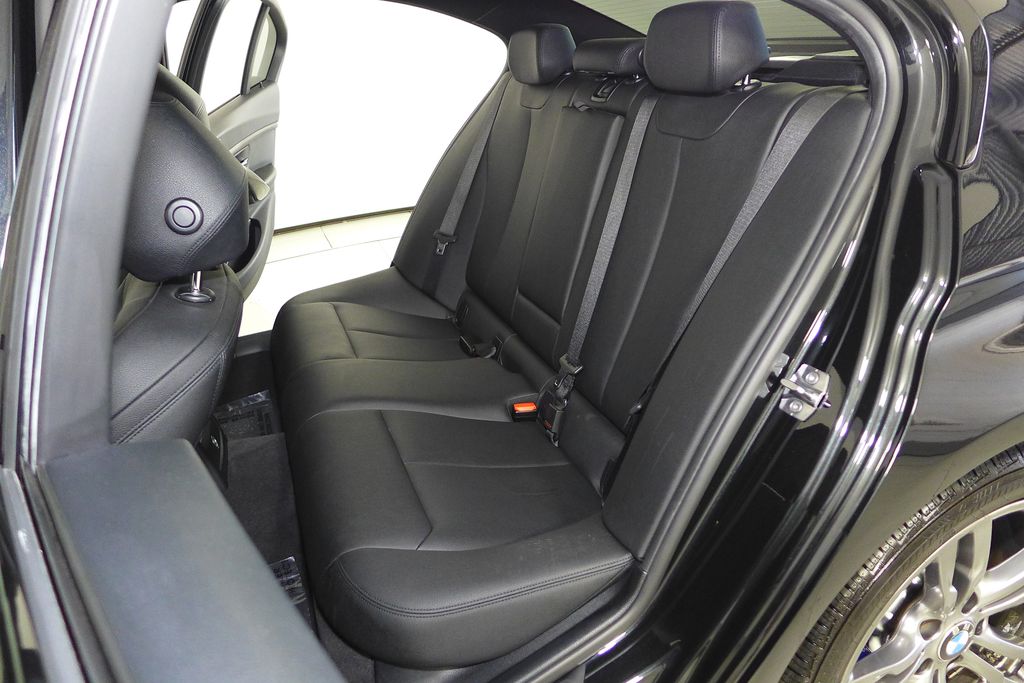 Thumbnail: 2015 BMW 3 Series - 21