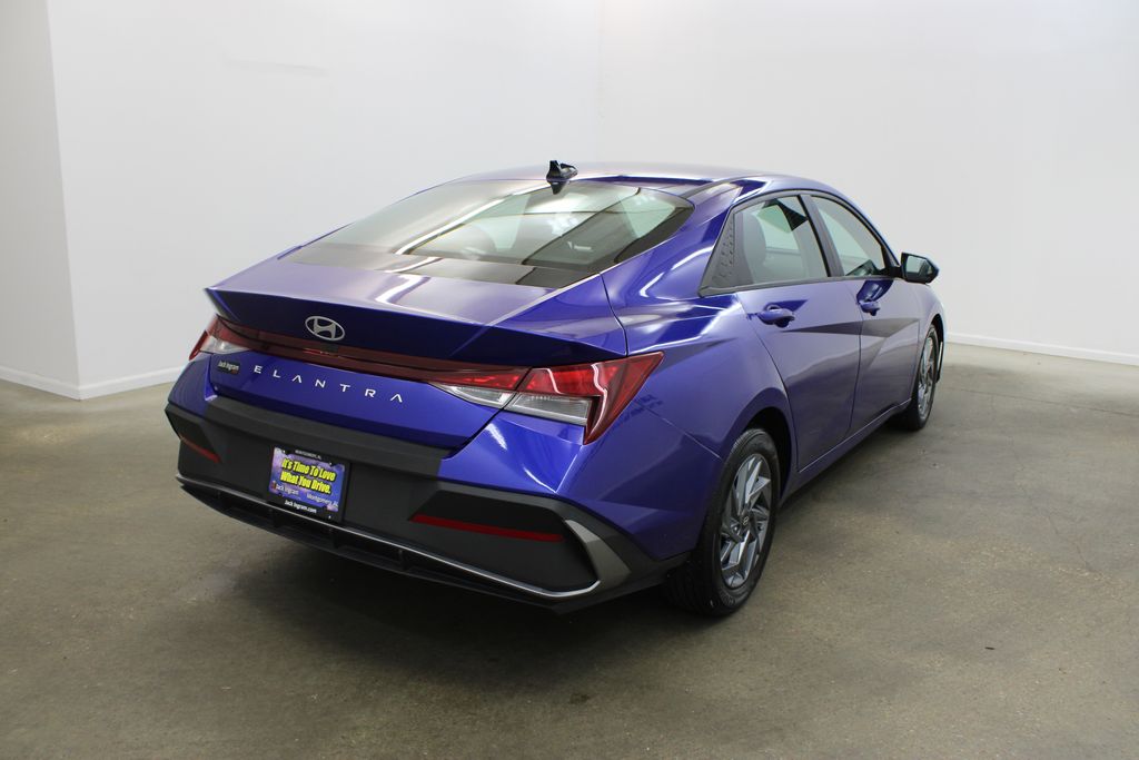 used 2024 Hyundai Elantra car