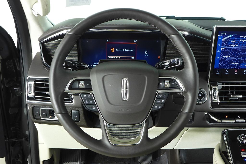 Thumbnail: 2023 Lincoln Navigator L - 27