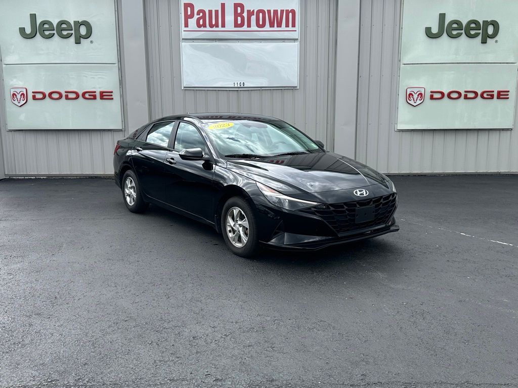 Onyx Black 2023 Hyundai Elantra SE FWD Sedan Front-Wheel Drive Continuously Variable Transmission