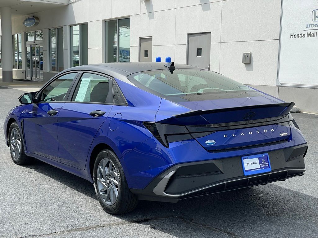 2024 Hyundai Elantra SEL 3