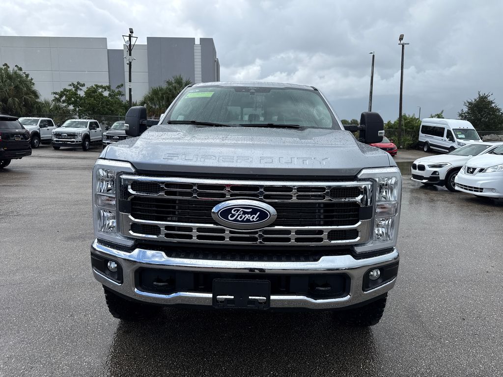 2027 Iconic Silver Metallic Ford Super Duty F-250 SRW XLT 4X4 Truck