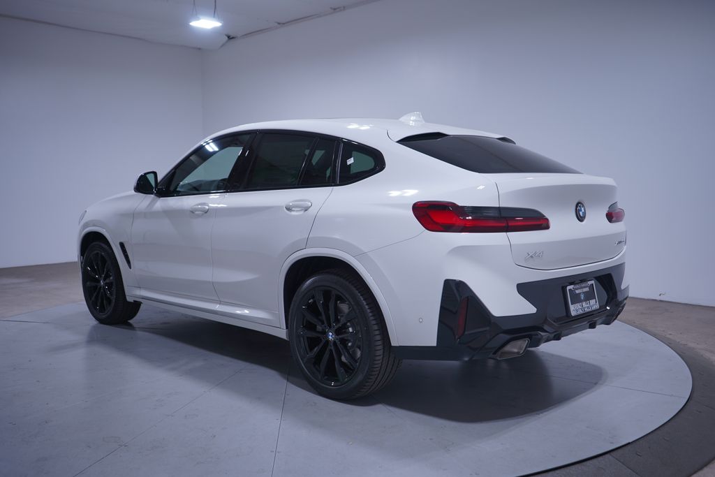 Thumbnail: 2025 BMW X4 - 3