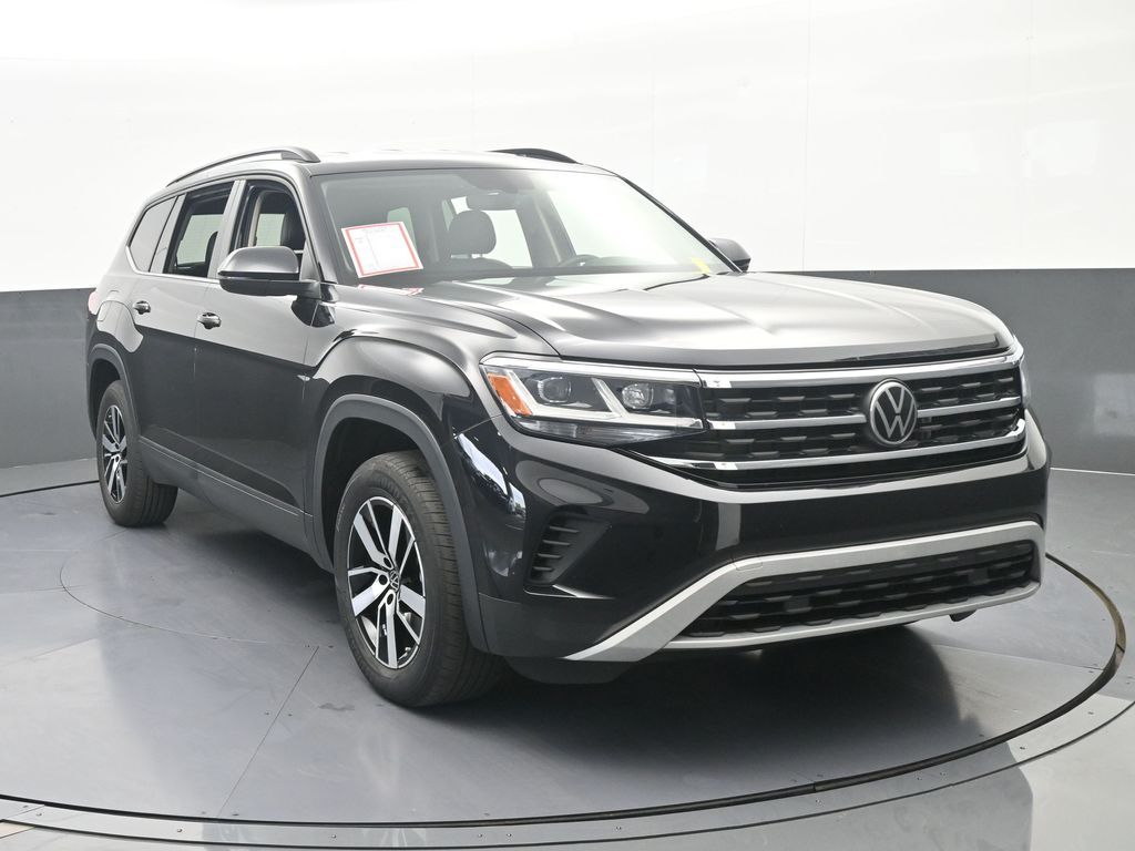 Used 2022 Deep Black Volkswagen 2.0T SE image 9