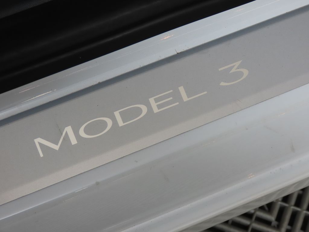 Thumbnail: 2019 Tesla Model 3 - 29