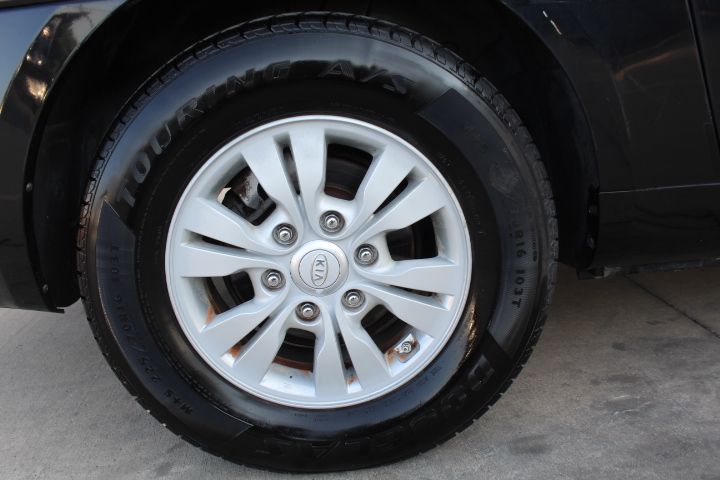Used Car 2012 Kia Sedona  Lx For Sale Under $10,000 In Georgetown, Texas