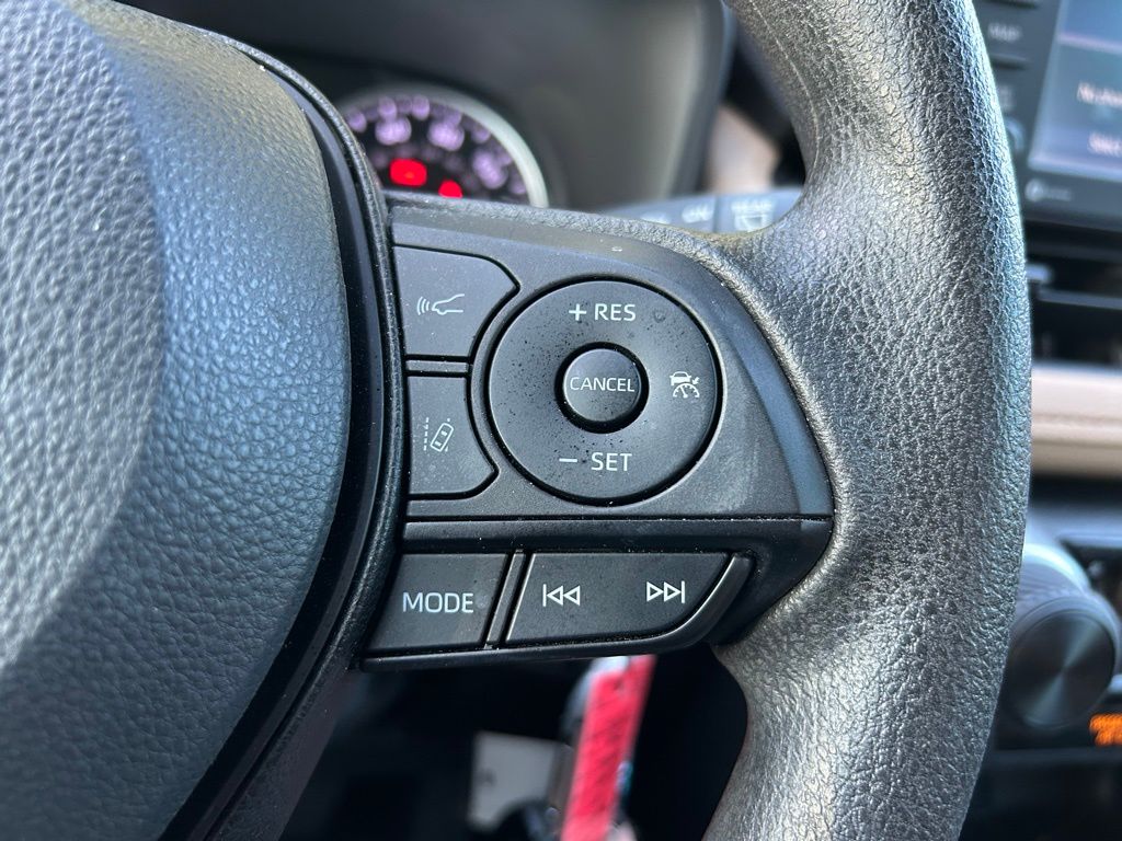 2022 Toyota RAV4 LE 18