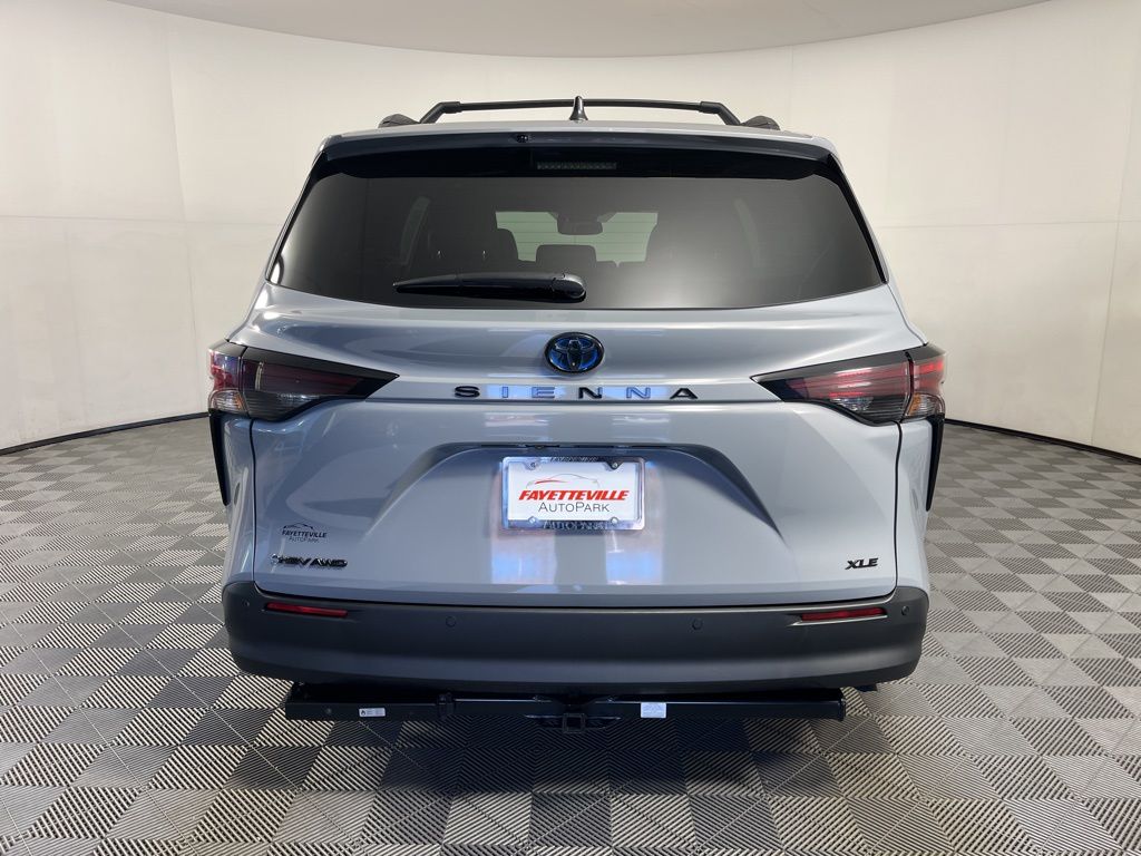 Thumbnail: 2025 Toyota Sienna - 4