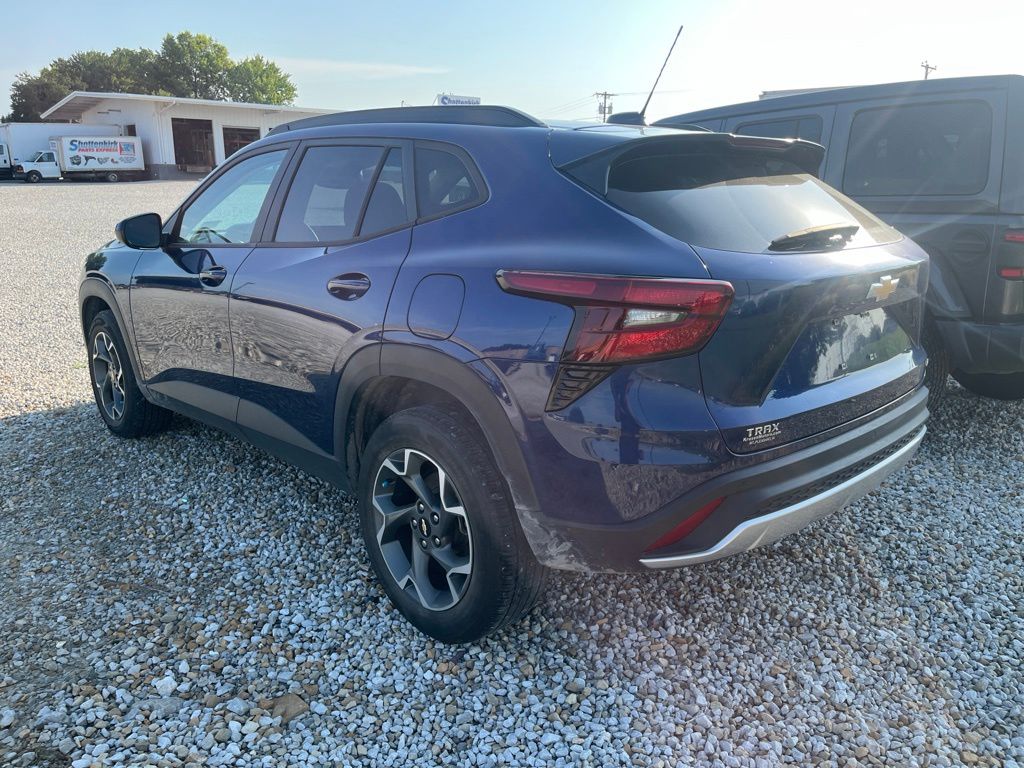 Used 2024 Chevrolet Trax SUV