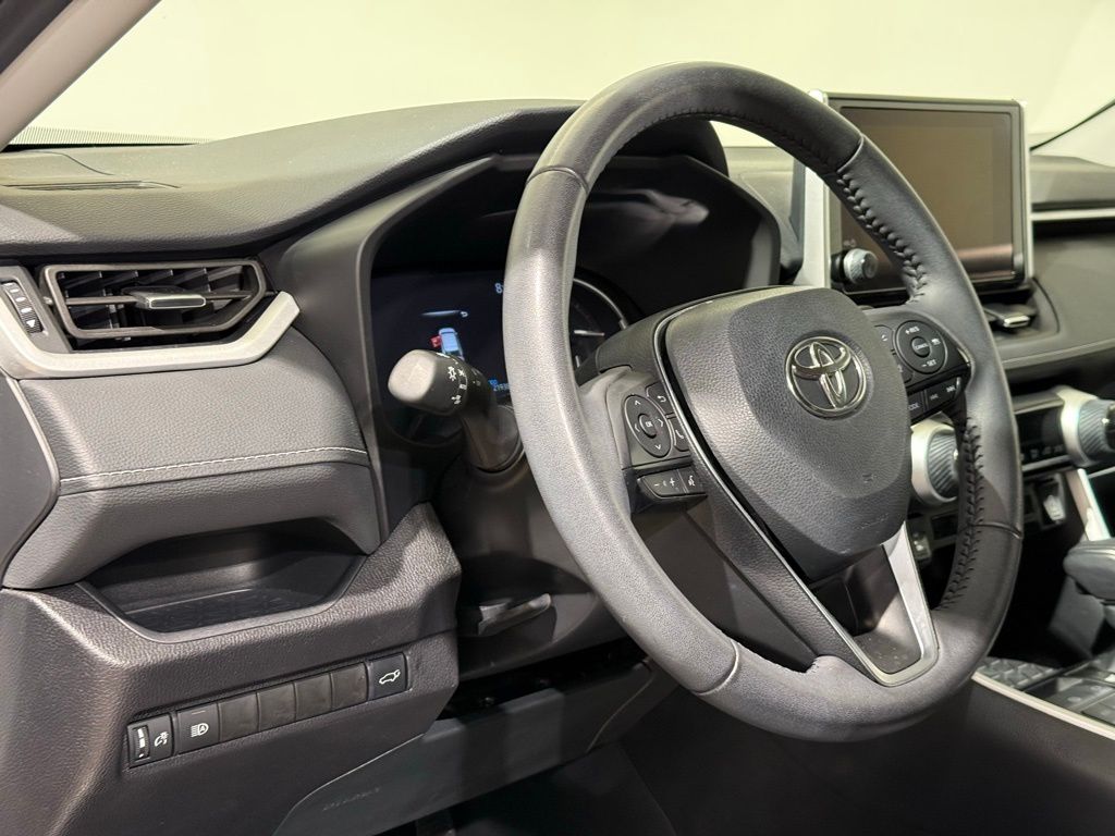 Thumbnail: 2025 Toyota RAV4 - 17