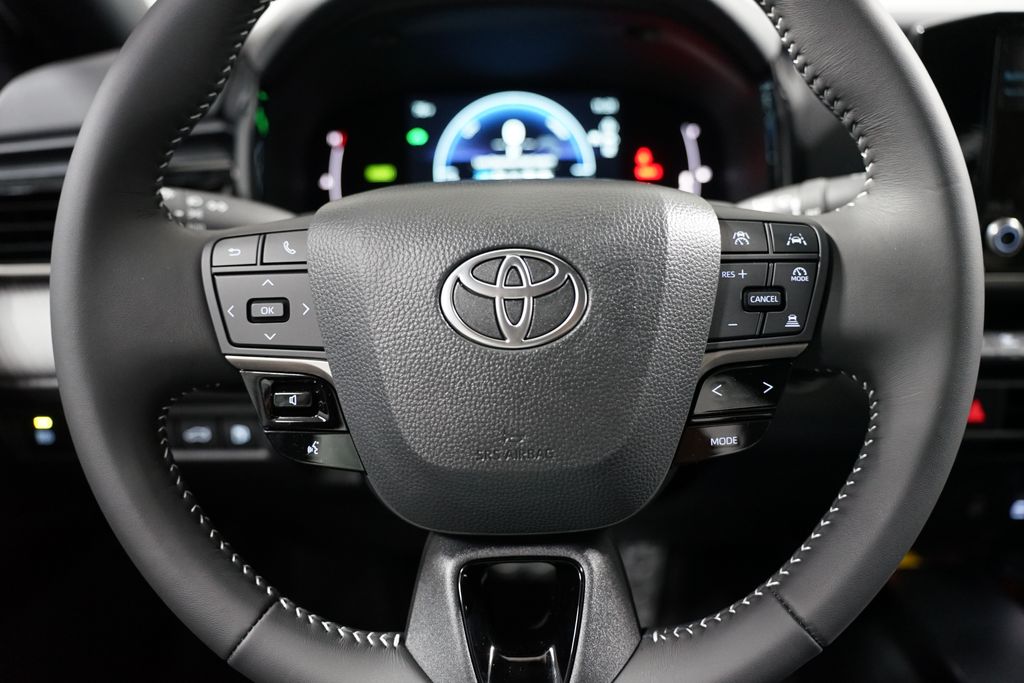 2025 Toyota Camry SE 12