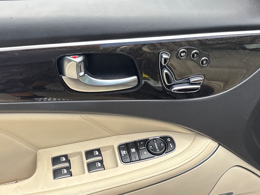 Used 2015 Gray Hyundai Signature image 17