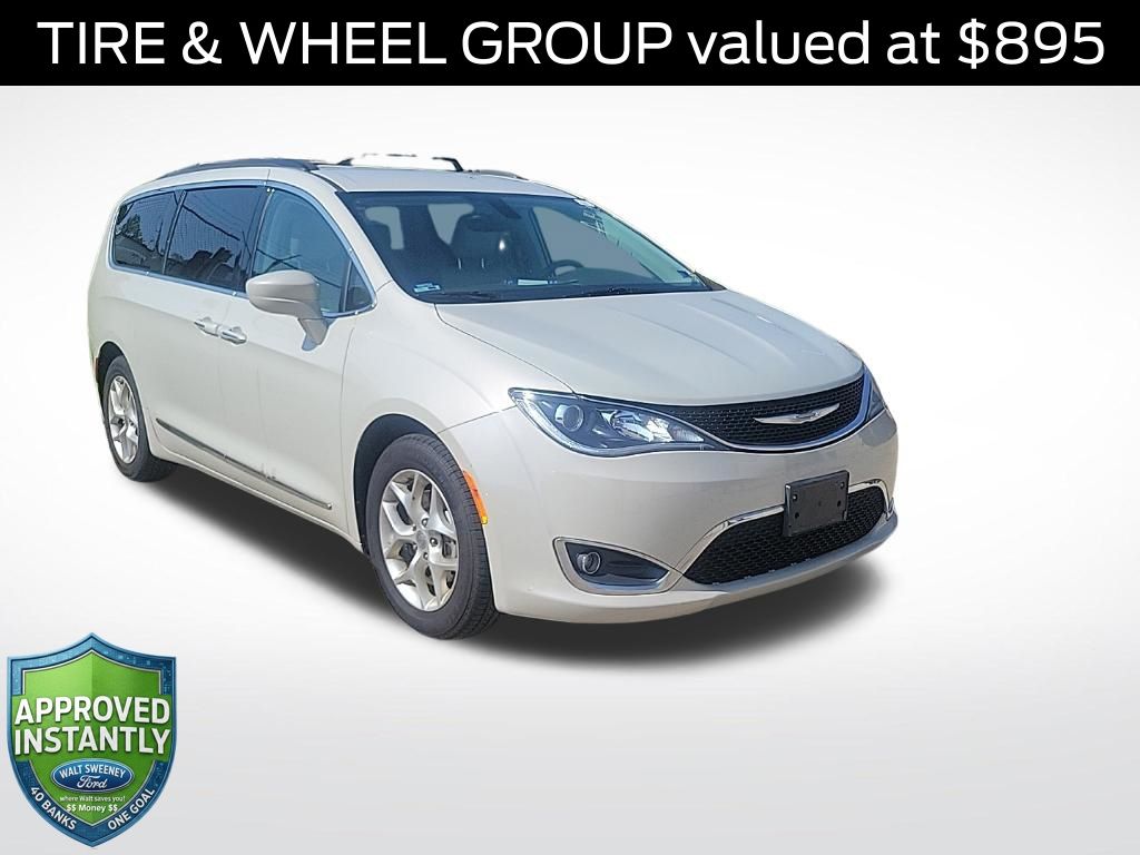 Tusk White 2017 Chrysler Pacifica Minivan Front-Wheel Drive 9-Speed Automatic