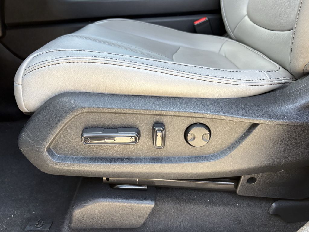 2023 Honda Pilot EX-L Silver at Community Honda