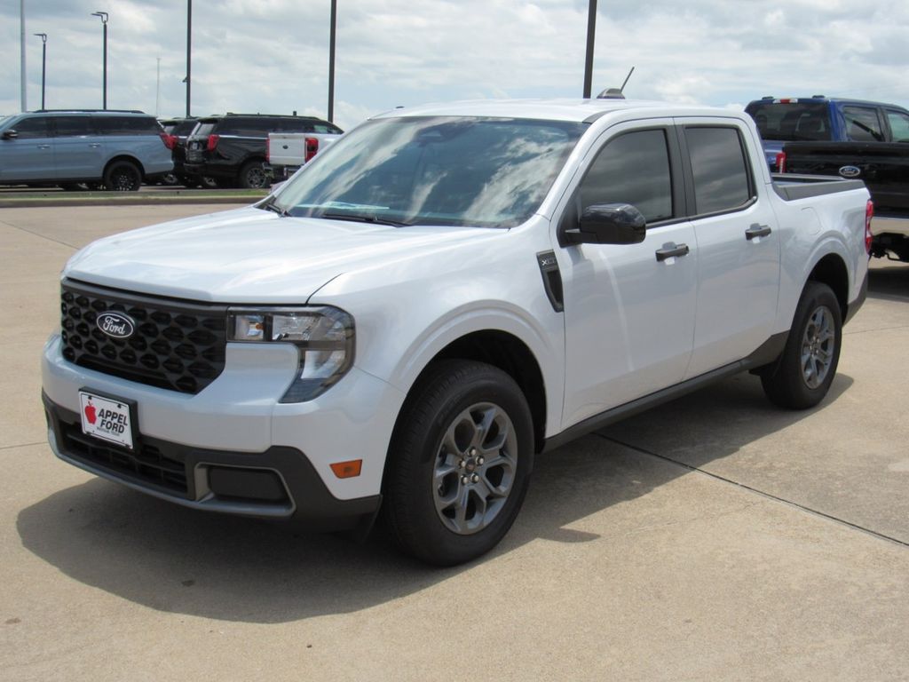 2025 Ford Maverick XLT - Photo 2