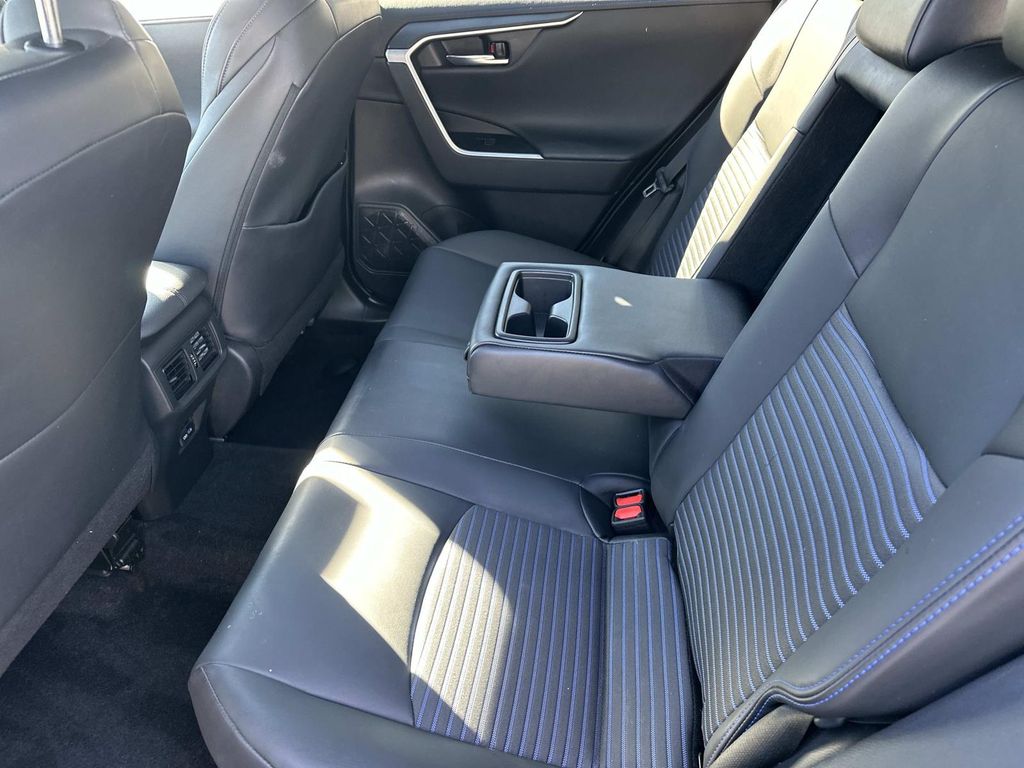 Thumbnail: 2022 Toyota RAV4 - 24