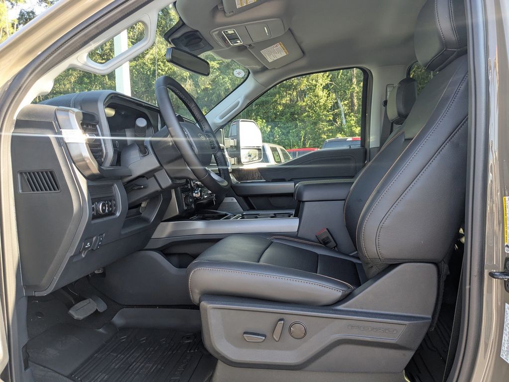 2026 Ford Super Duty F-350 SRW LARIAT