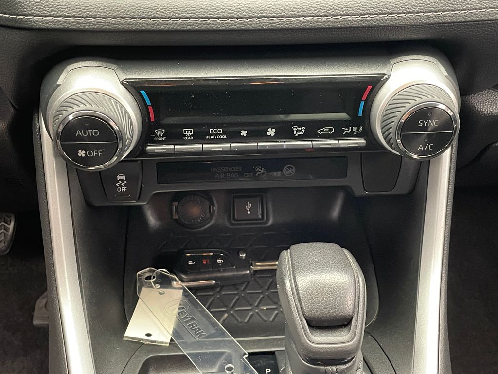 2021 Toyota RAV4 LE 26