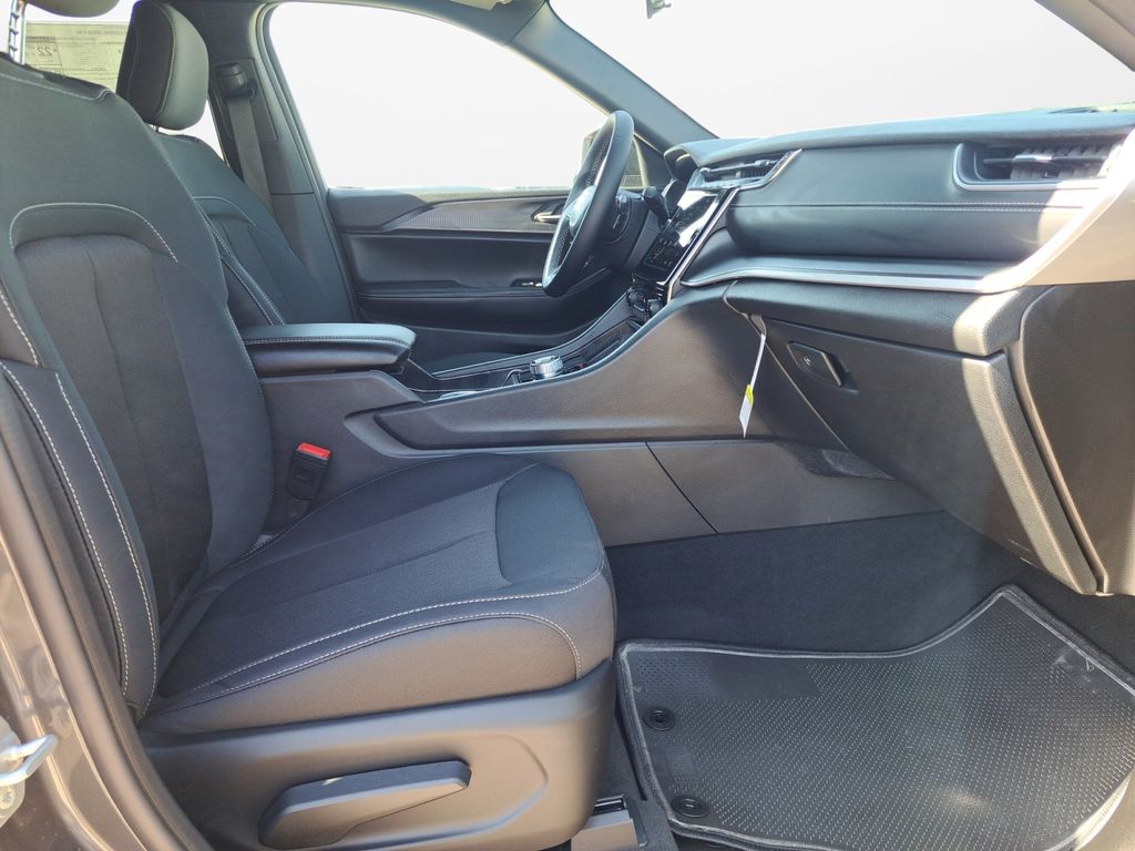 New Car 2025 Jeep Grand Cherokee  Laredo X For Sale Under $35,000 In Austin, Texas