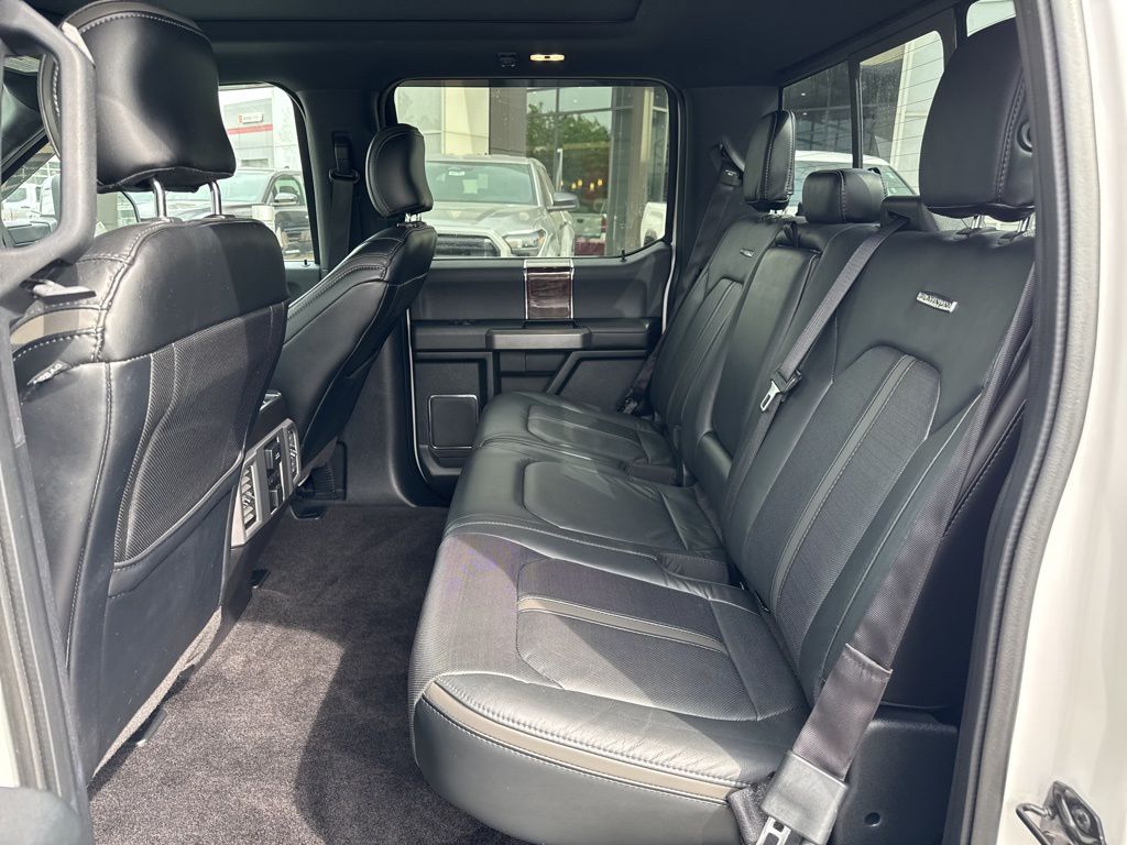 2016 Ford F-150 Platinum photo