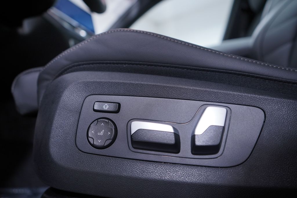 Thumbnail: 2026 BMW X5 - 12