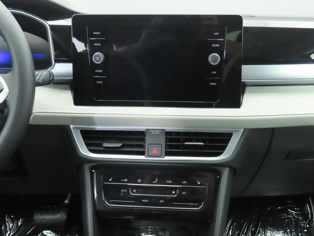 2025 Volkswagen Taos SE 15