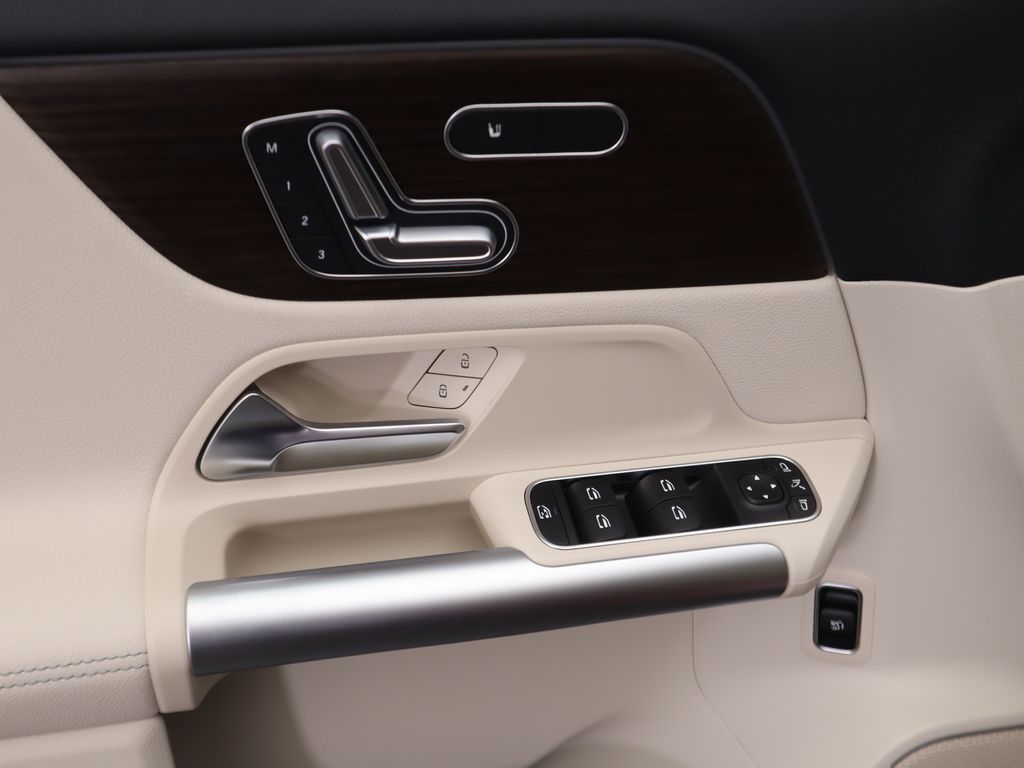 Thumbnail: 2025 Mercedes-Benz GLA - 24