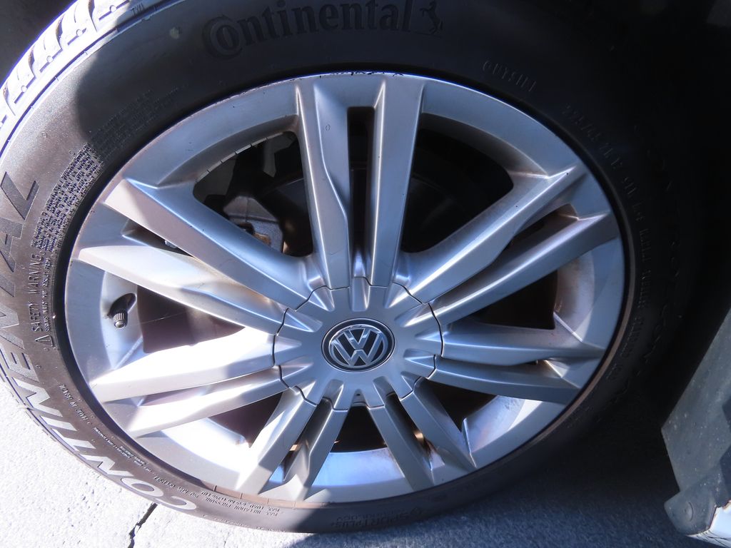 Thumbnail: 2015 Volkswagen Golf - 15