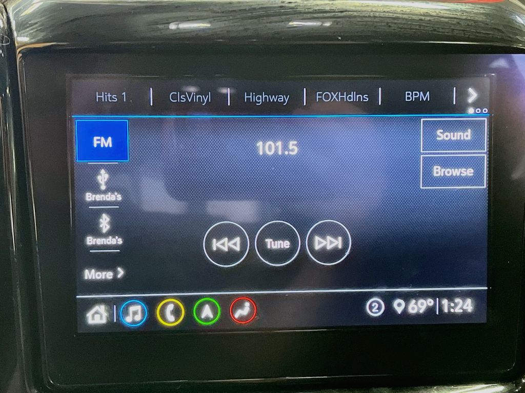 Used 2021 Silver Ice Metallic Chevrolet Premier image 15