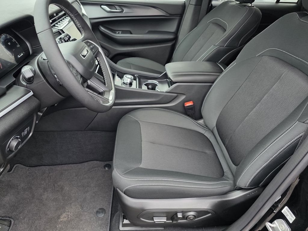 2025 Jeep Grand Cherokee Laredo X - 9