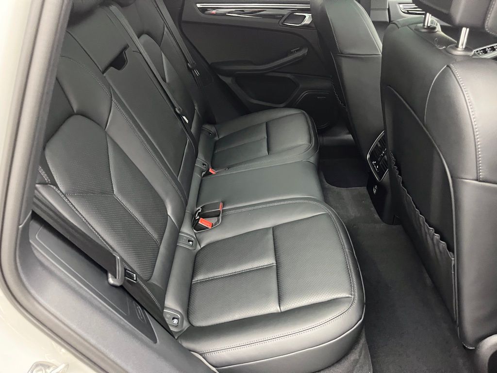 Thumbnail: 2026 Porsche Macan - 26