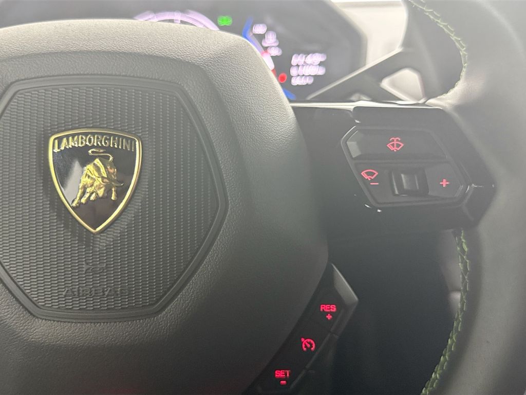Thumbnail: 2021 Lamborghini Huracan - 12