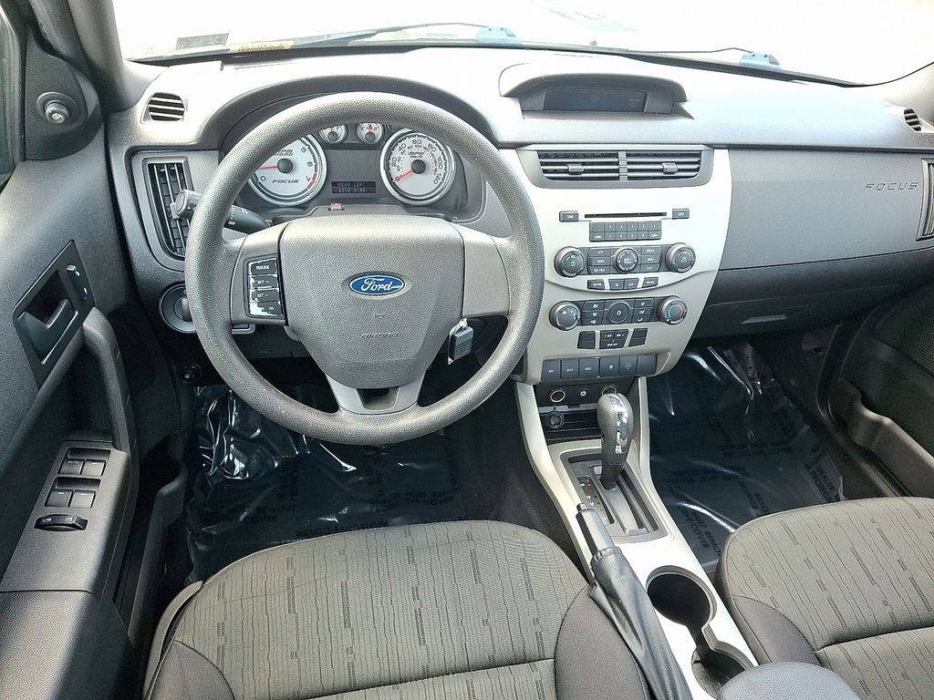 Thumbnail: 2011 Ford Focus - 13