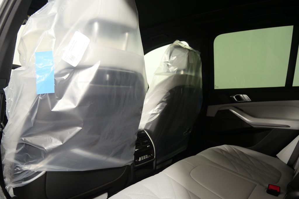 Thumbnail: 2026 BMW X5 - 17