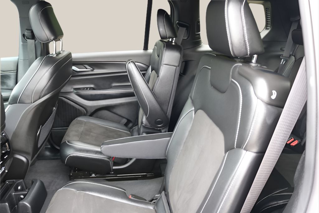 Used Car 2023 Jeep Grand Cherokee L  Altitude For Sale Under $40,000 In Austin, Texas