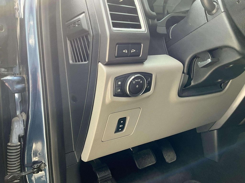 Used 2016 Blue Ford XLT image 17